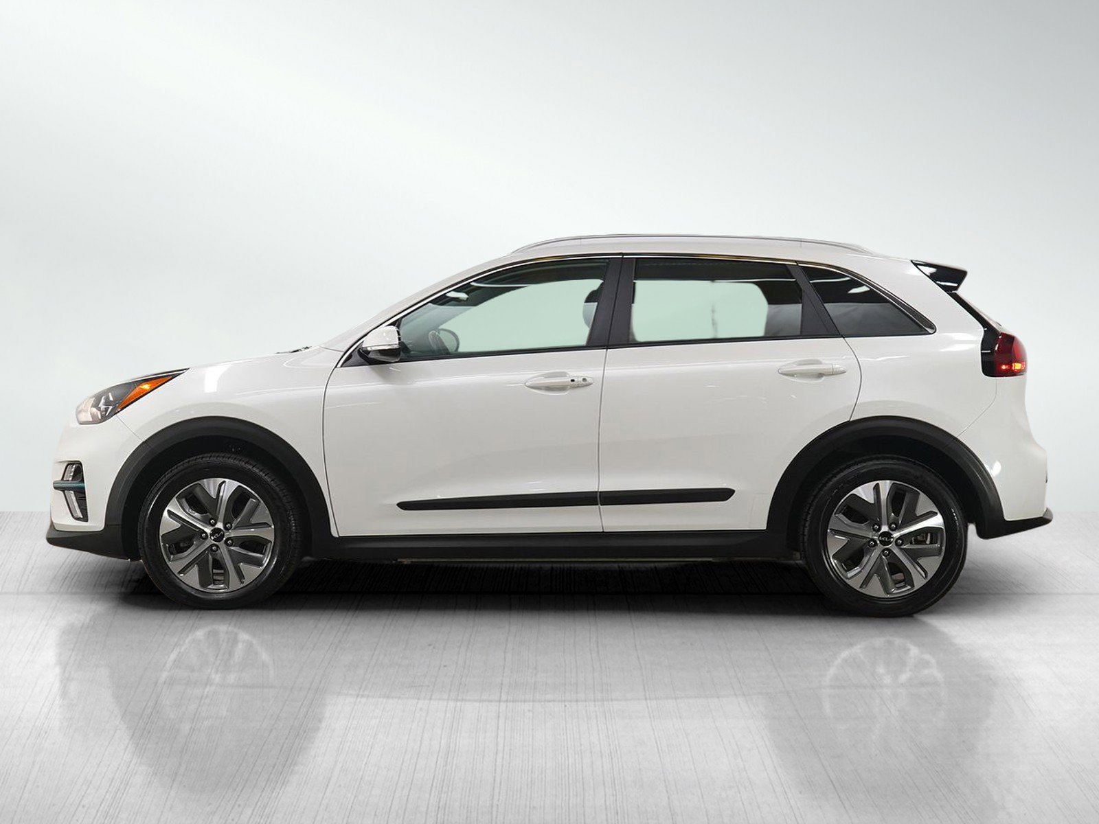 Used 2022 Kia Niro S with VIN KNDCC3LG1N5160025 for sale in Minneapolis, MN