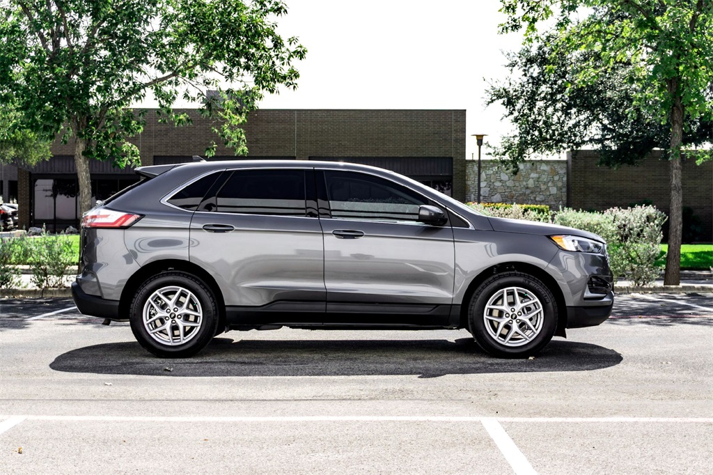 2024 Ford Edge SEL photo 3