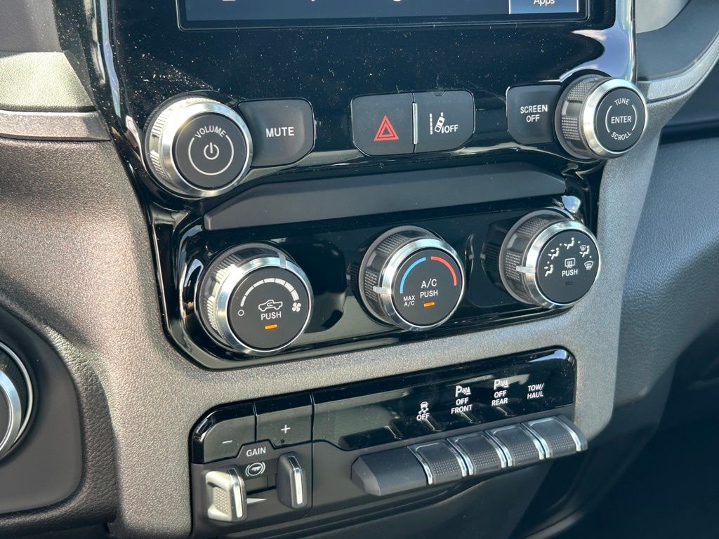 2025 Ram 1500 Tradesman photo 32