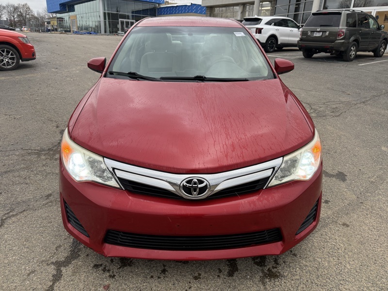 2014 Toyota Camry LE photo 2