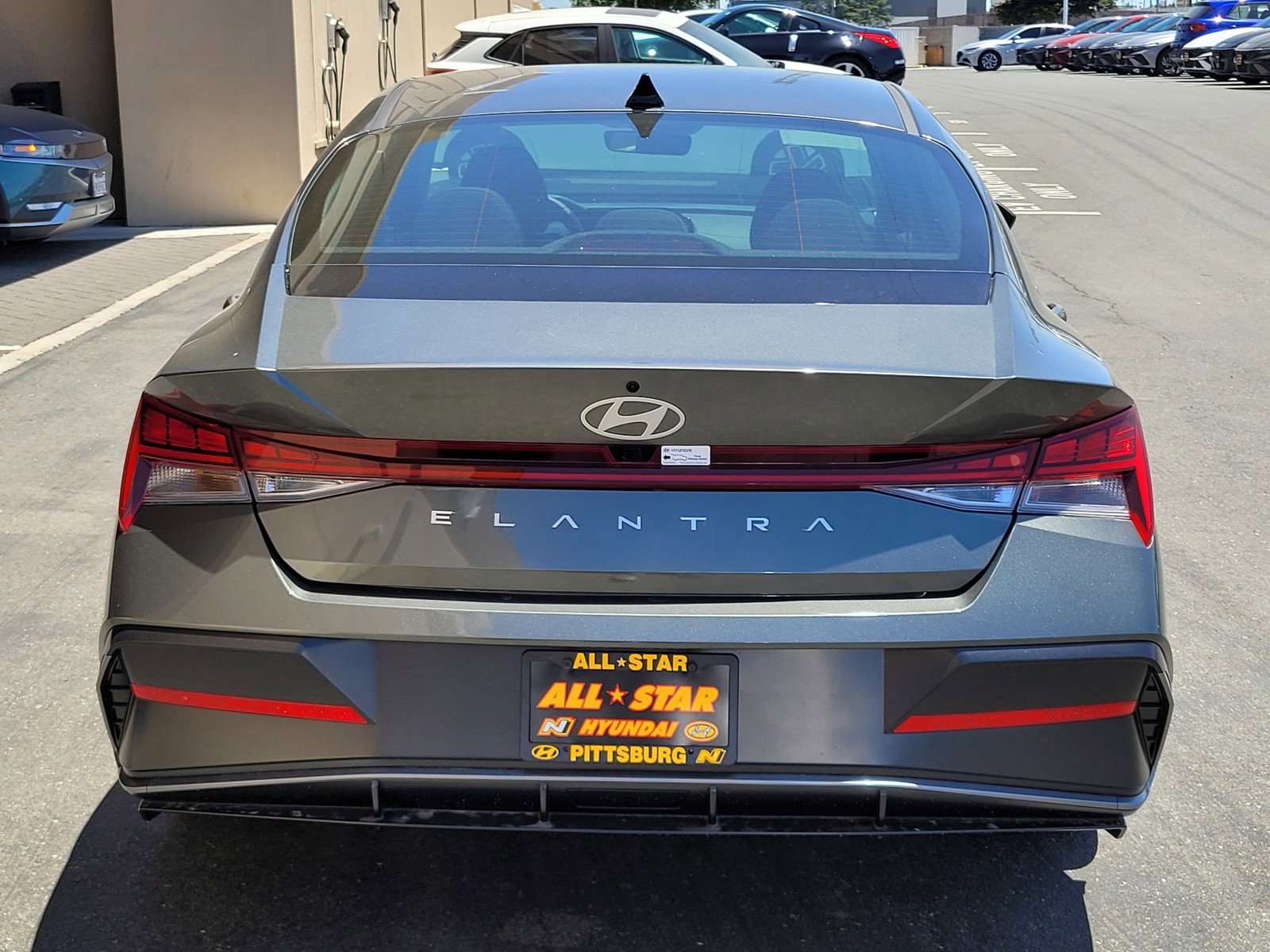 2025 Hyundai Elantra SEL Sport photo 4
