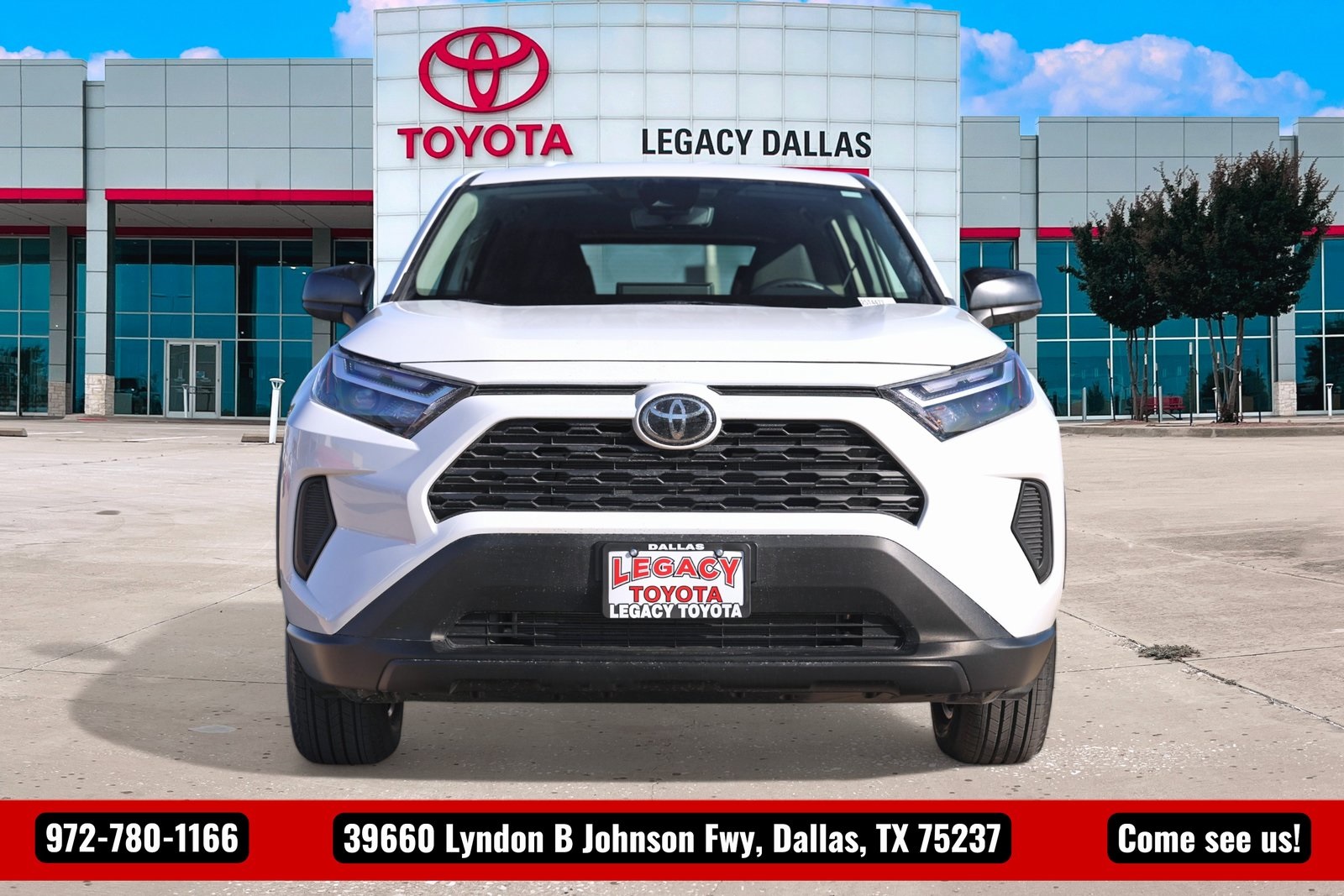 2025 Toyota RAV4 LE photo 4