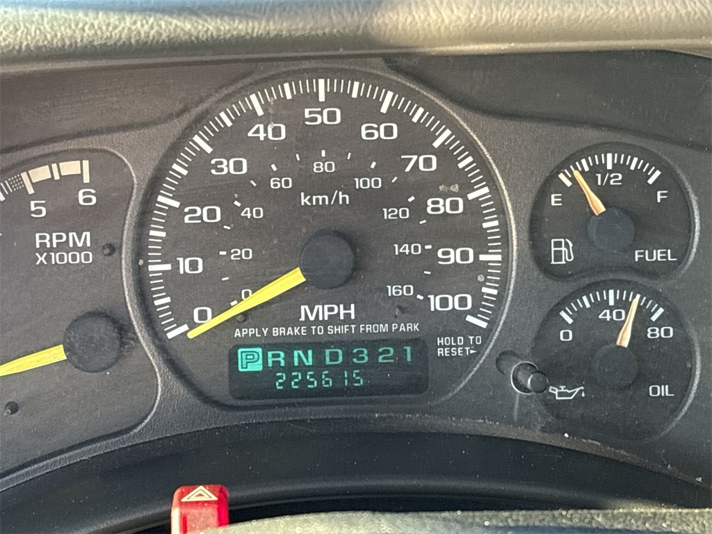 2001 Chevrolet Silverado 2500HD LT photo 10