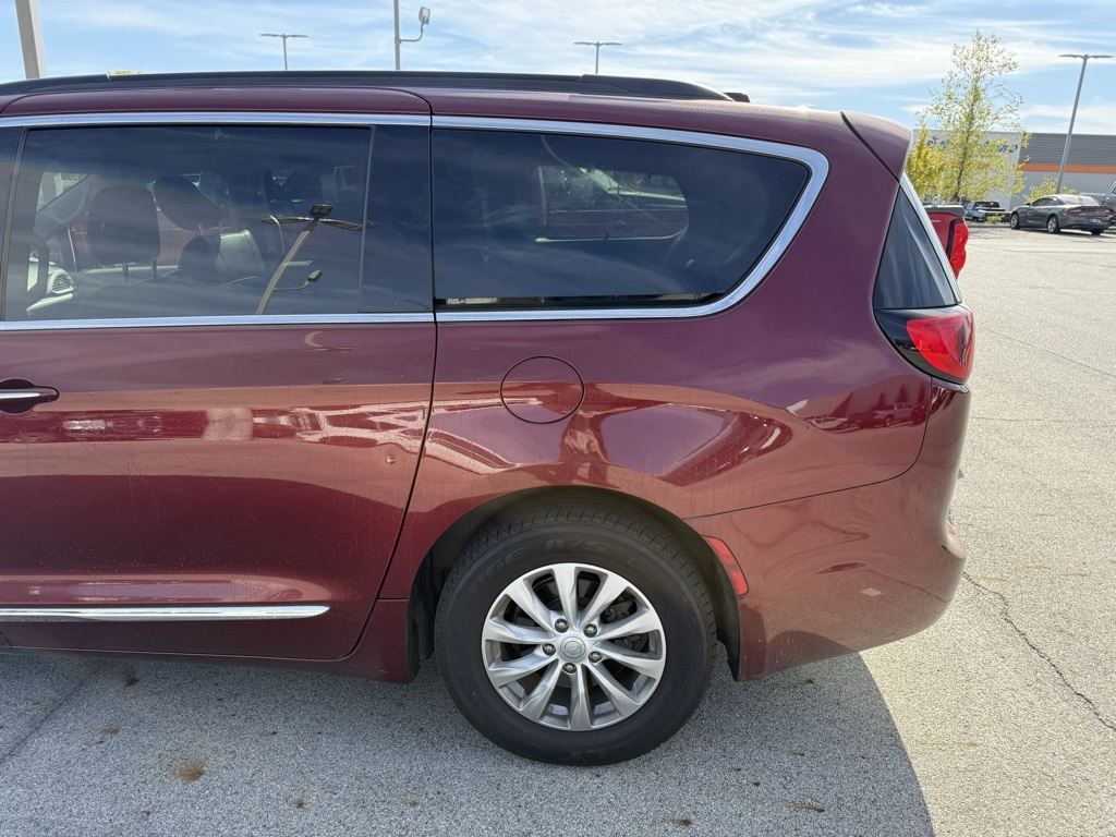 2017 Chrysler Pacifica Touring L photo 5