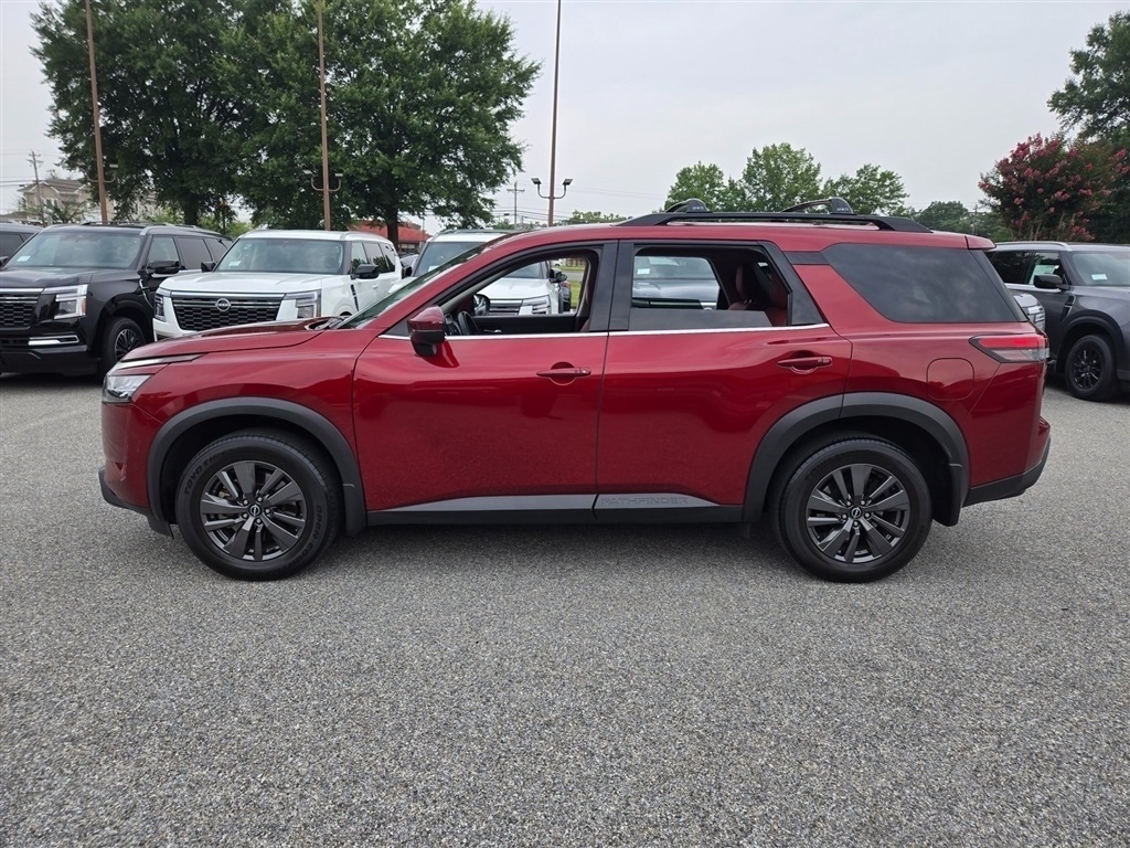 2022 Nissan Pathfinder SV photo 3