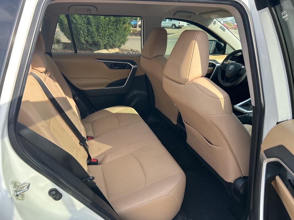 2021 Toyota RAV4 LE photo 23