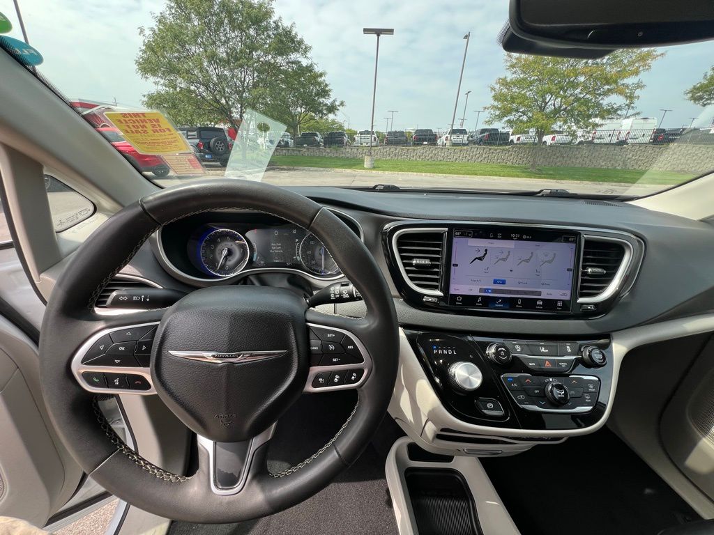 2022 Chrysler Pacifica Touring L photo 32