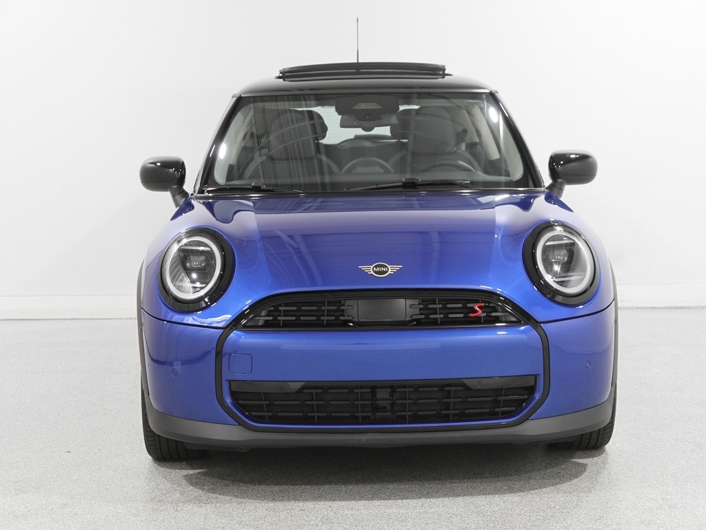 2025 Mini Cooper 2 Door Hardtop Signature photo 2