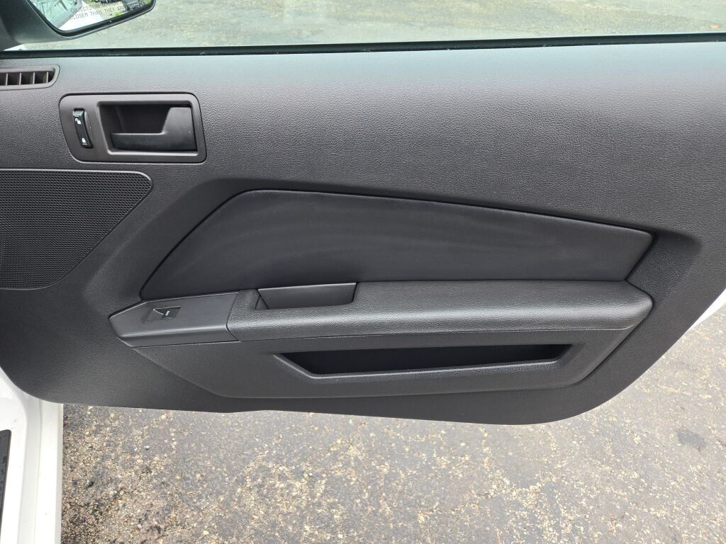 2013 Ford Mustang GT photo 4