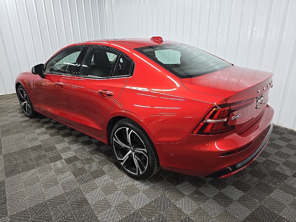 2023 Volvo S60 Ultimate photo 9