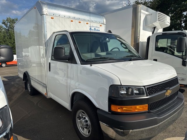 2024 Chevrolet Express Cutaway Base's photo