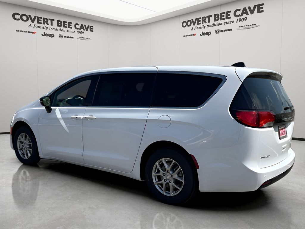 2026 Chrysler Voyager LX photo 6