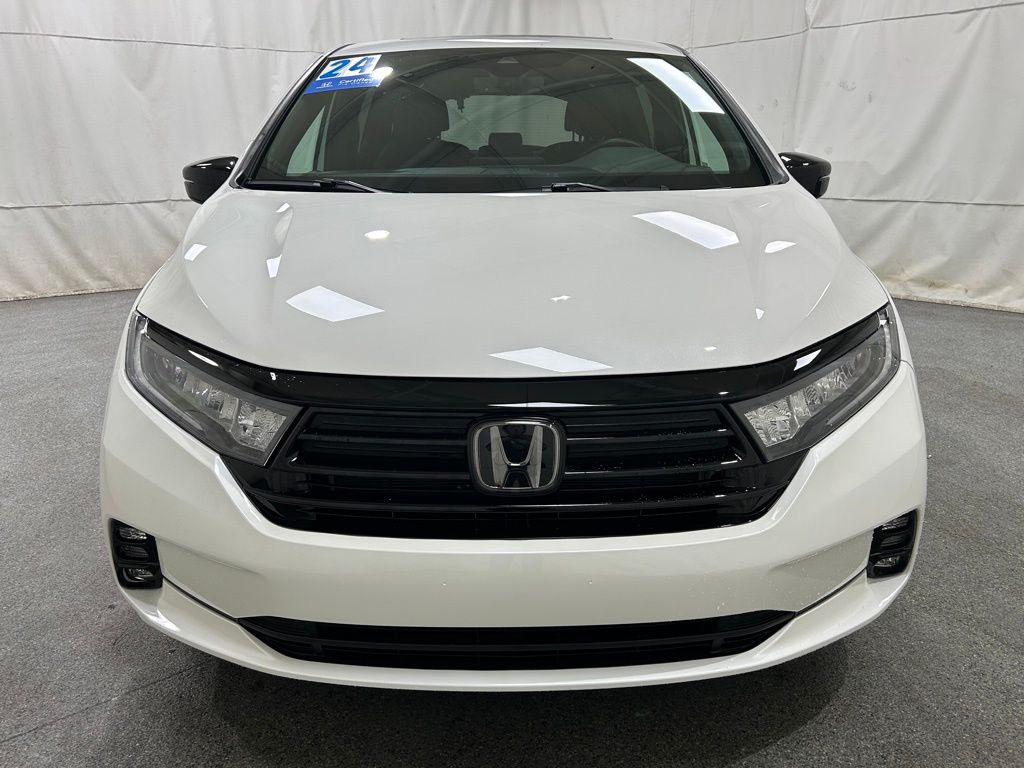 2024 Honda Odyssey Sport photo 2
