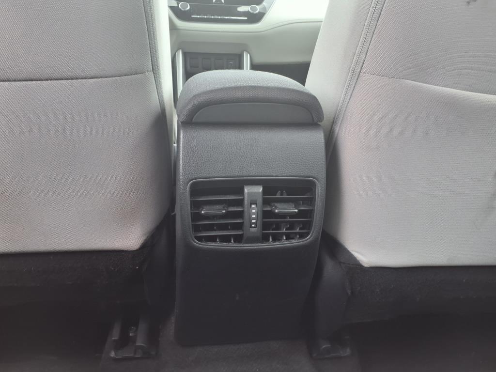 2023 Toyota Corolla Cross L photo 17