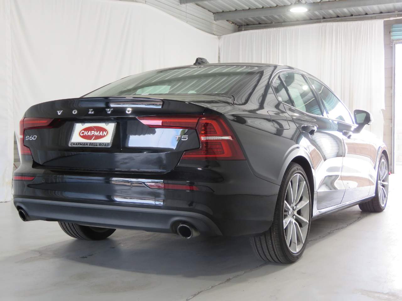 2019 Volvo S60 T5 Momentum photo 4