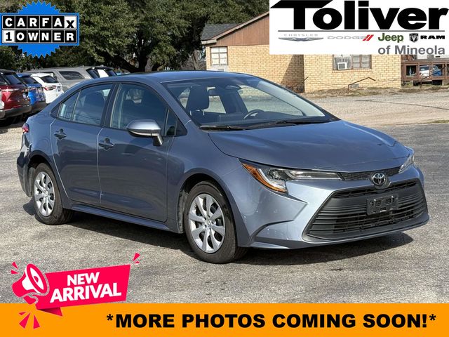2024 Toyota Corolla LE's photo