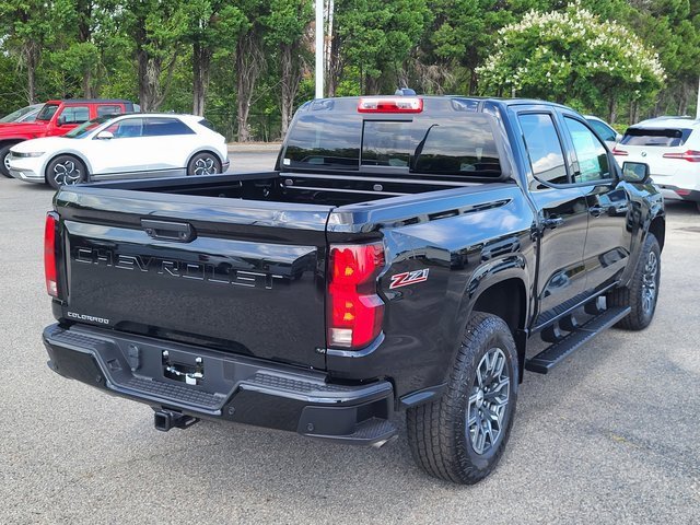 2025 Chevrolet Colorado Z71 photo 2