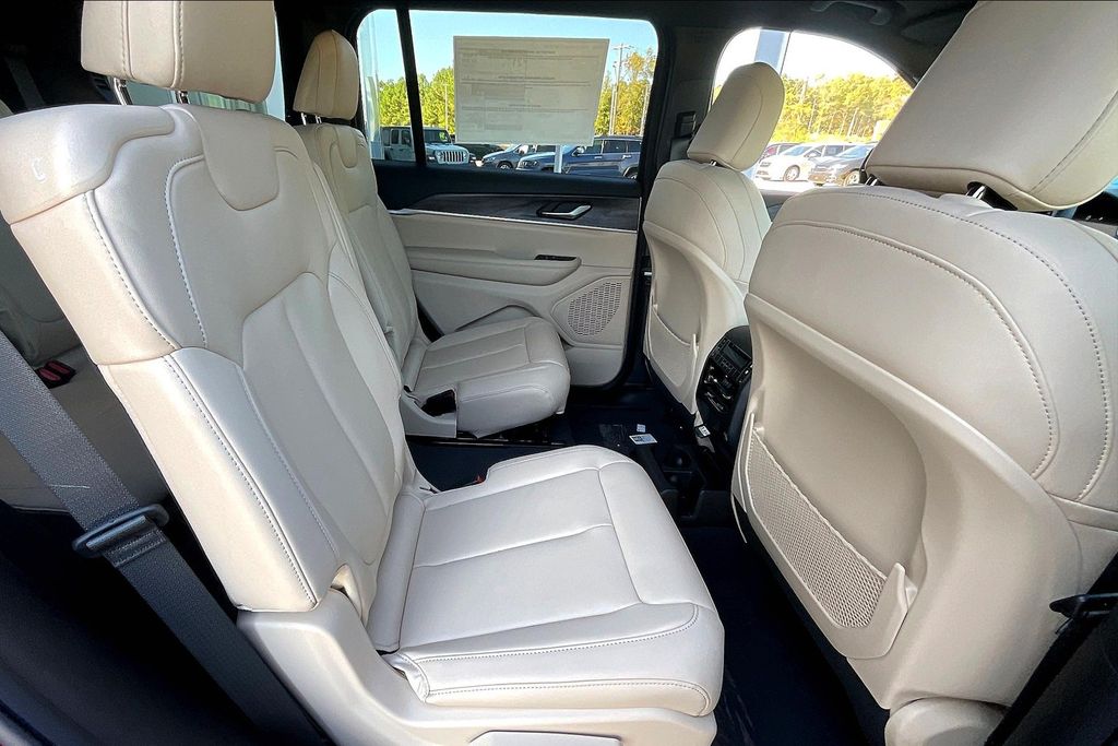 2025 Jeep Grand Cherokee Limited photo 26