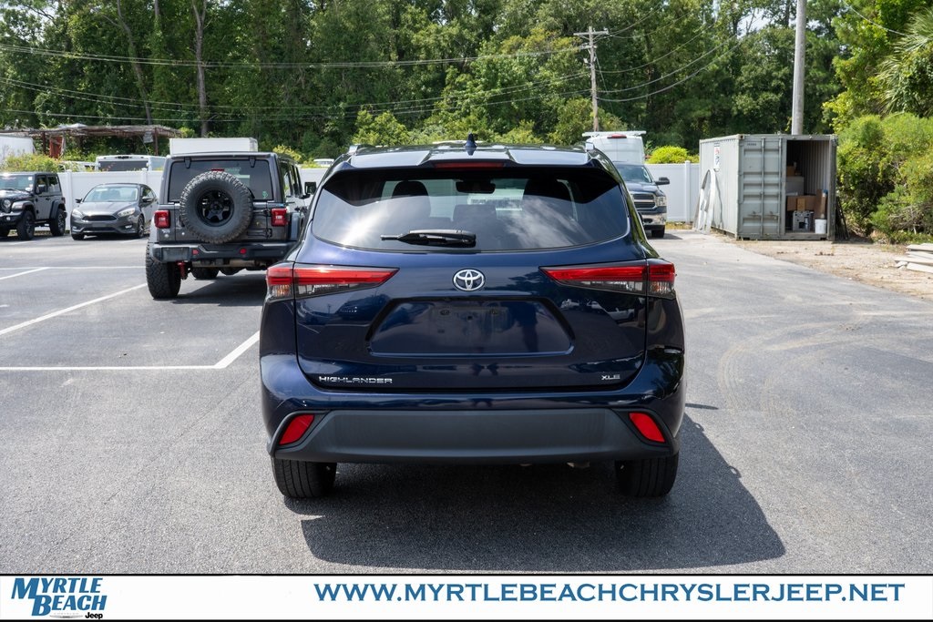 2020 Toyota Highlander XLE photo 2