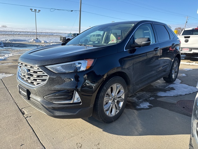 2023 Ford Edge Titanium photo 2
