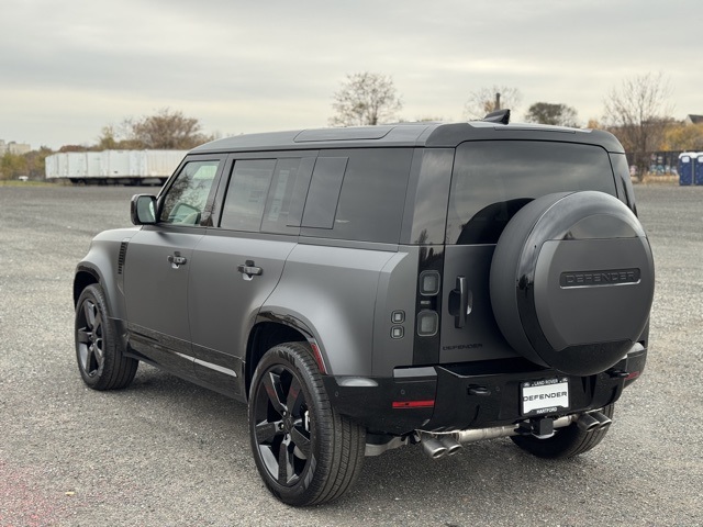 2026 Land Rover Defender 110 X-Dynamic SE photo 3