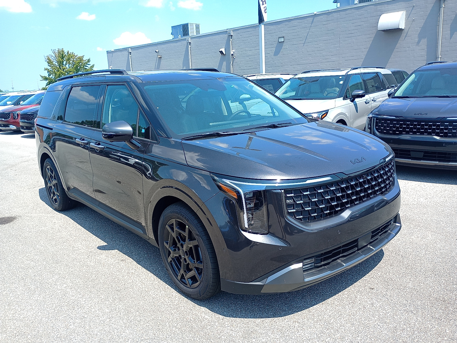 2026 Kia Carnival SX's photo