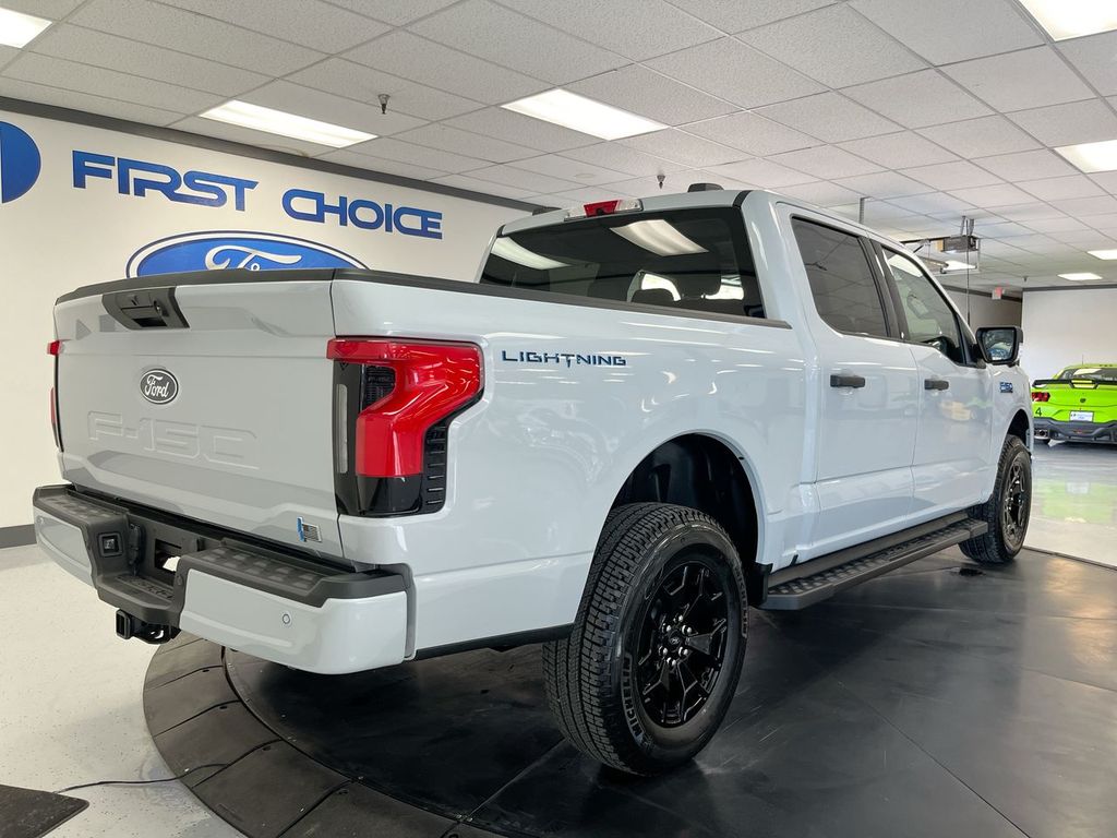 2025 Ford F-150 Lightning XLT photo 8
