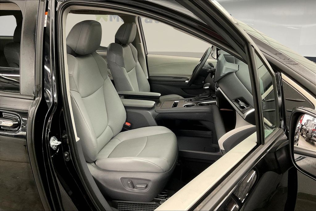 2021 Toyota Sienna XLE photo 8
