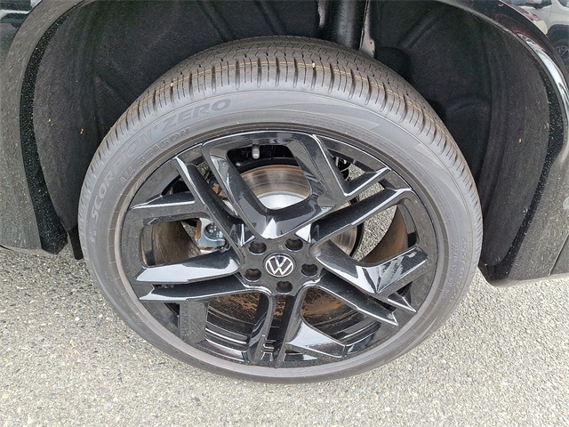 2026 Volkswagen Tiguan SE R-Line Black photo 4