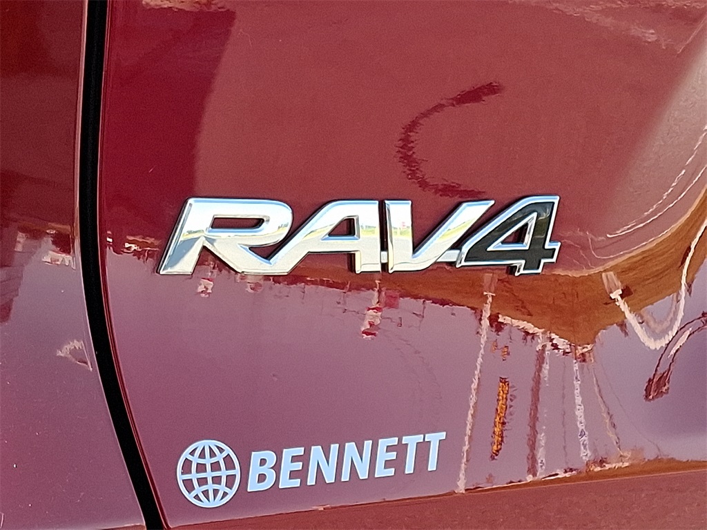 2022 Toyota RAV4 Hybrid XLE photo 24