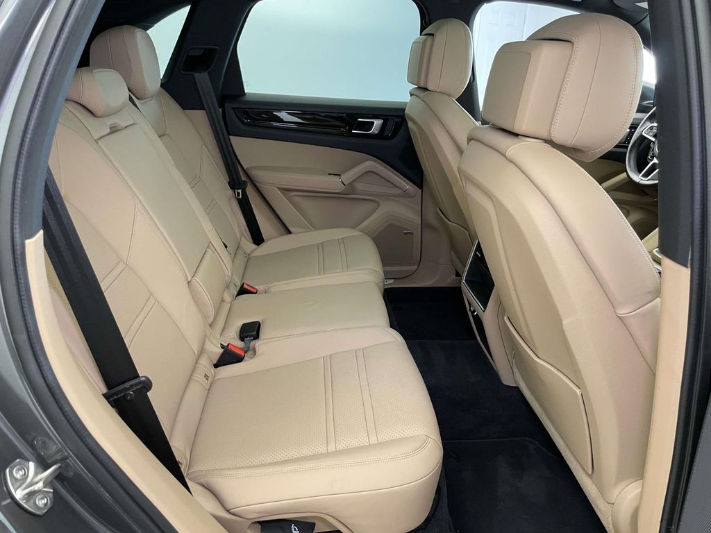 2022 Porsche Cayenne E-Hybrid Base photo 21