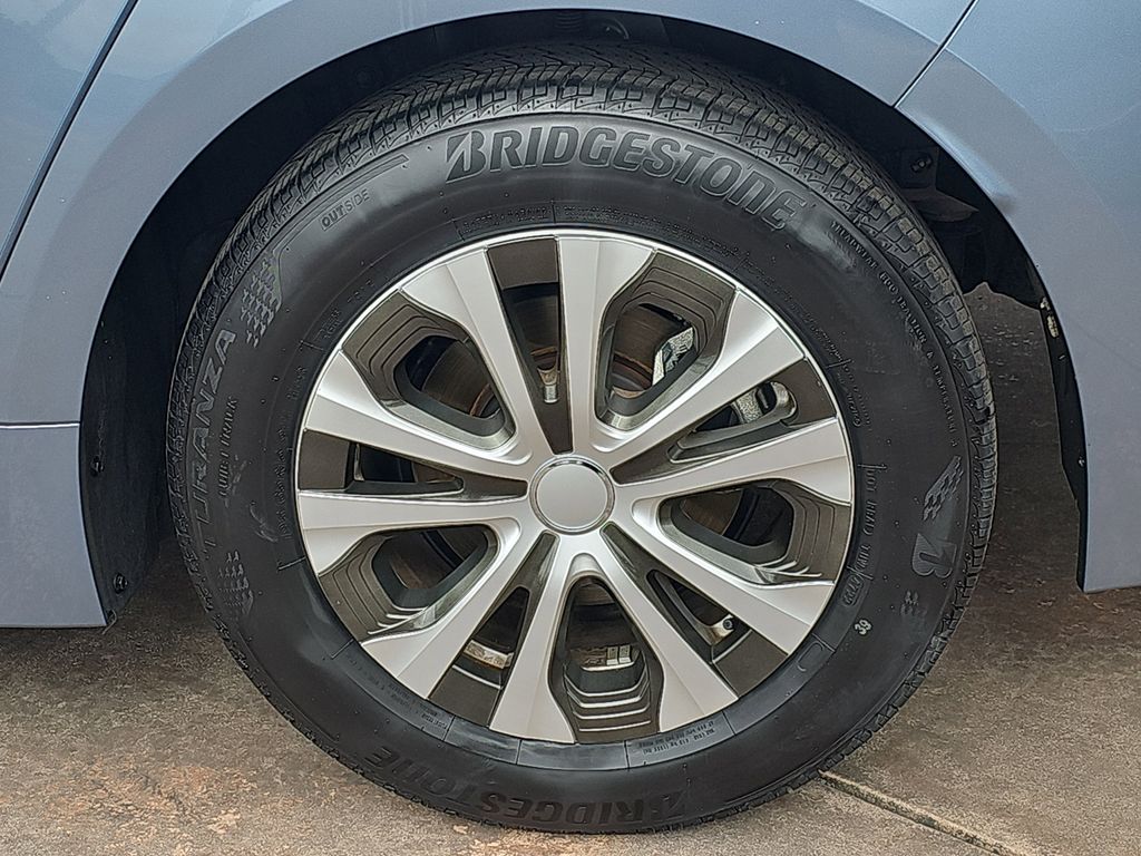 2022 Toyota Corolla Hybrid LE photo 31