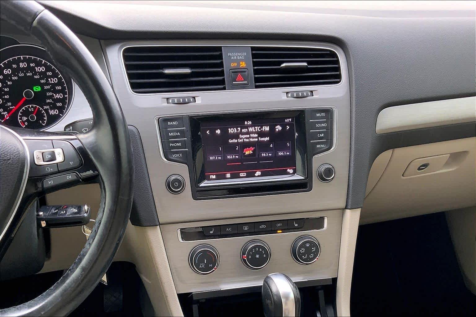 2015 Volkswagen Golf TSI SE photo 4