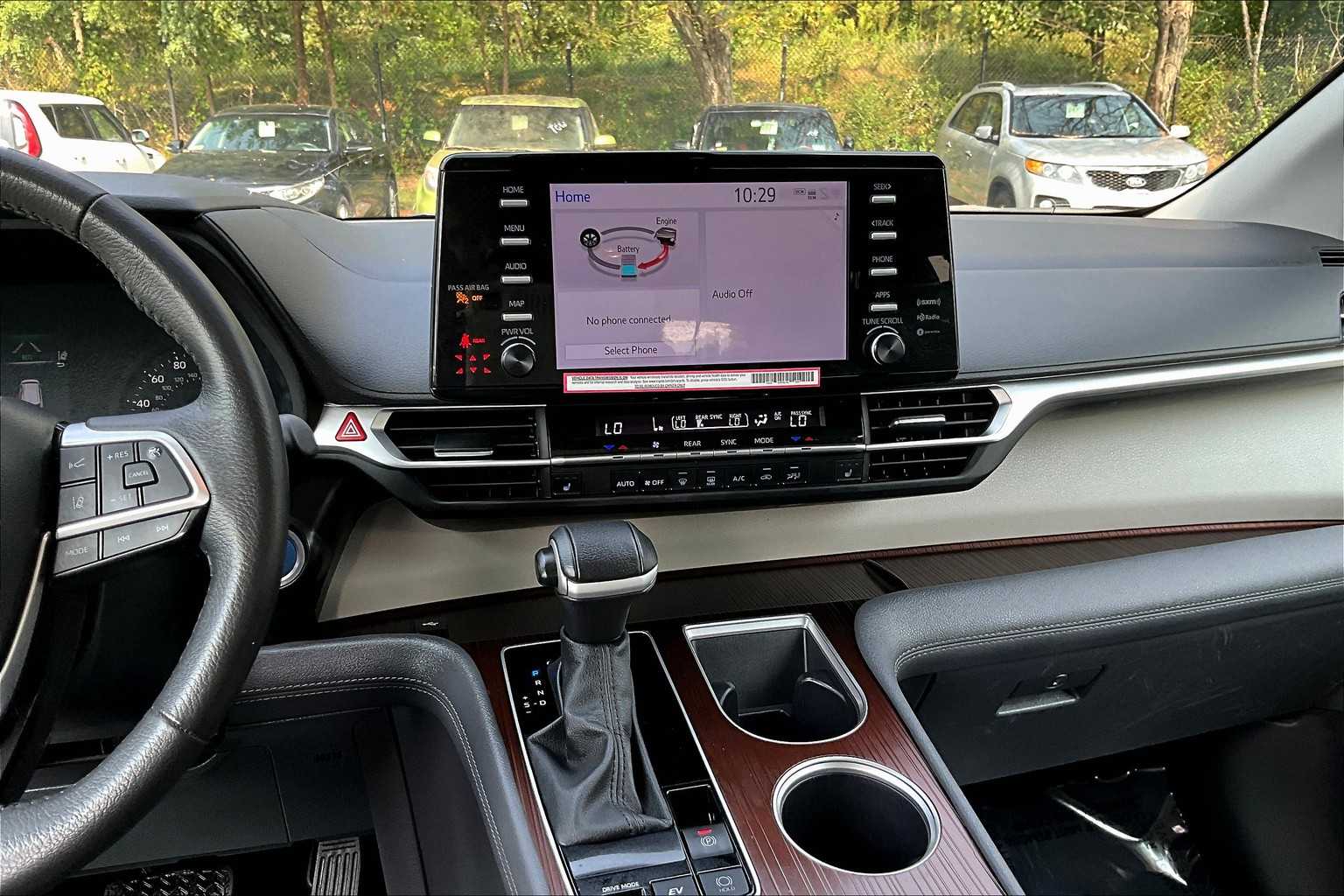 2024 Toyota Sienna XLE photo 6