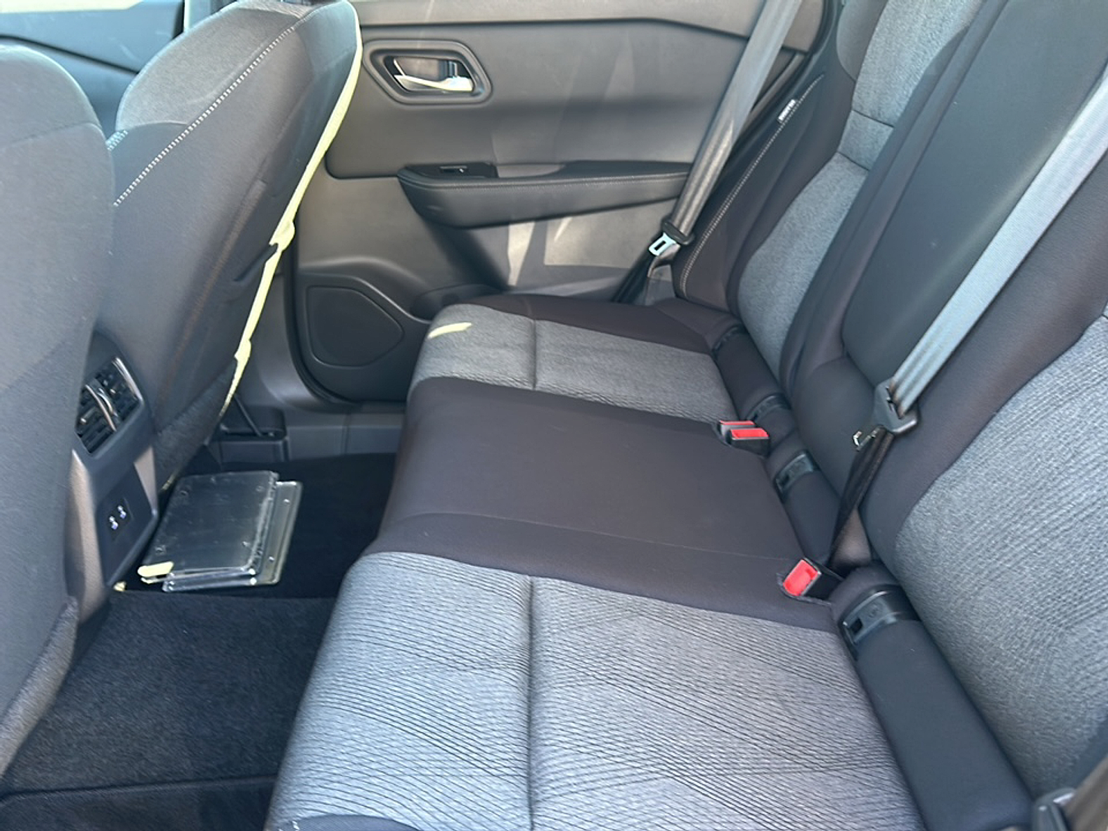 2025 Nissan Rogue SV photo 4