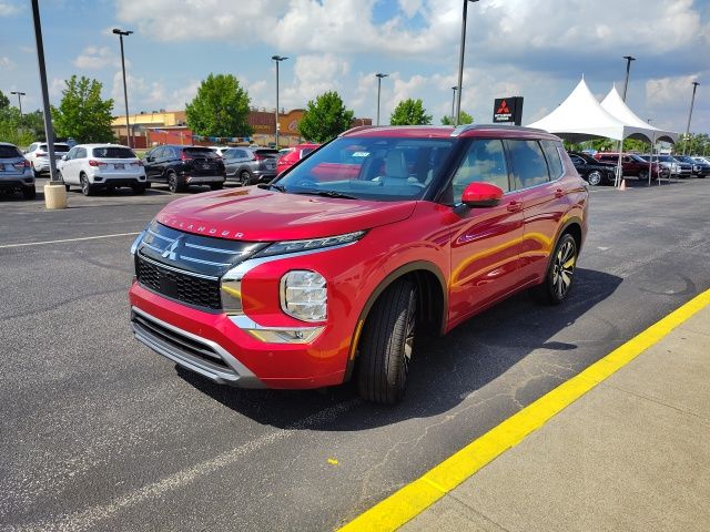 2025 Mitsubishi Outlander SEL photo 3