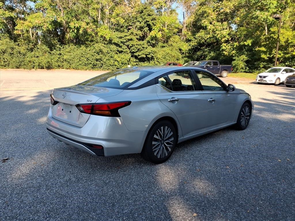 2023 Nissan Altima 2.5 SV photo 7