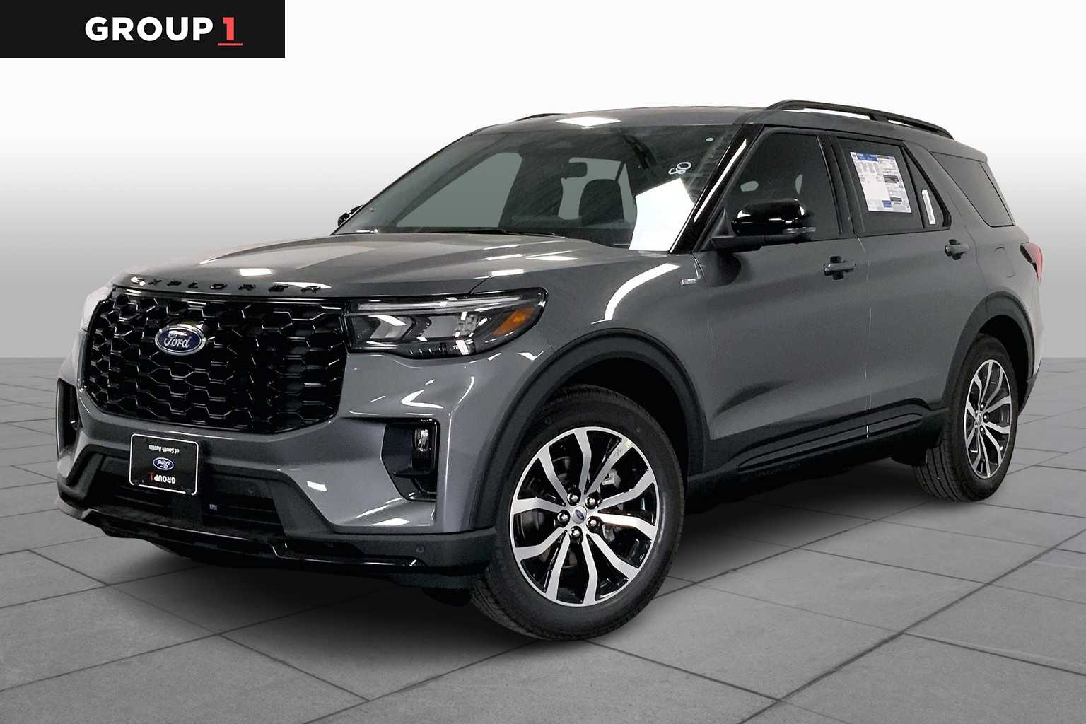 2025 Ford Explorer ST-LINE's photo