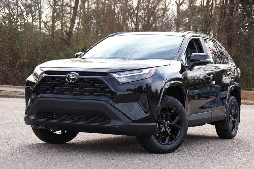 2025 Toyota RAV4 XLE's photo