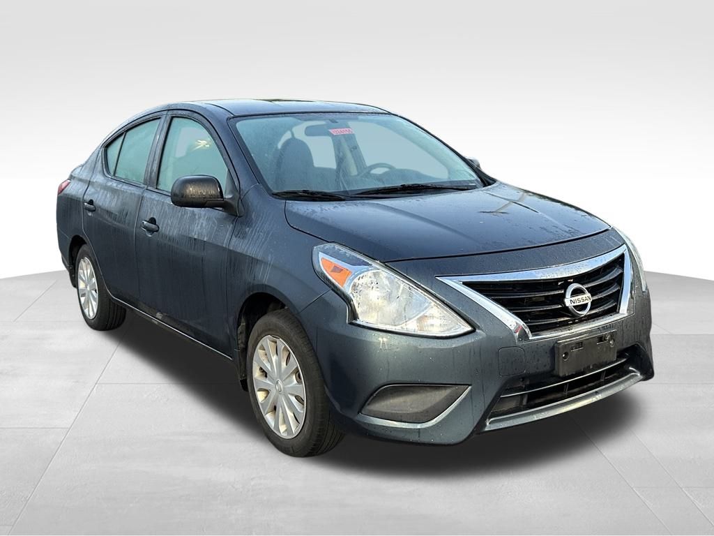 2015 Nissan Versa 1.6 Plus photo 3