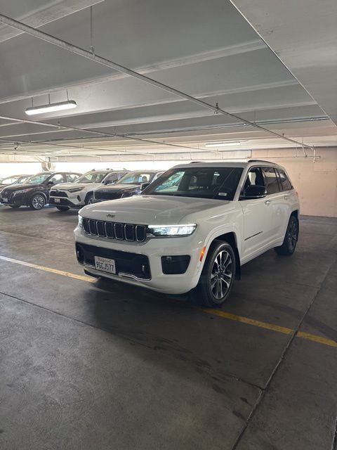 2023 Jeep Grand Cherokee Overland photo 25
