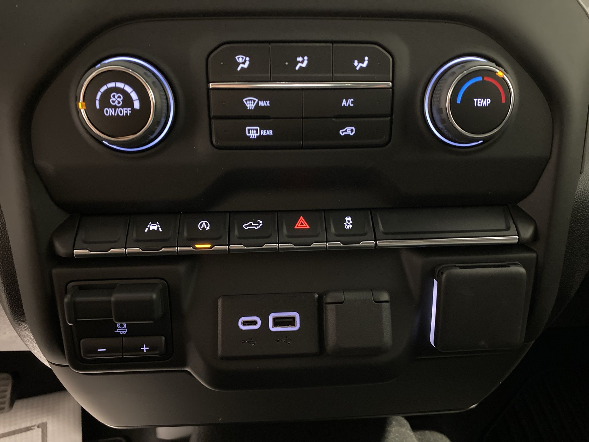 2025 Chevrolet Silverado 1500 Custom photo 17