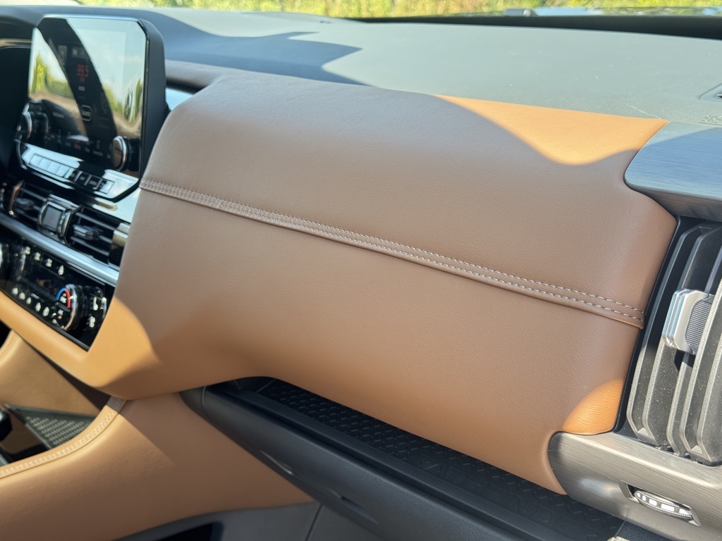 2025 Nissan Pathfinder Platinum photo 22