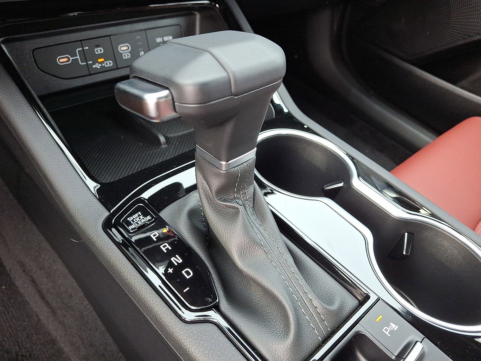 2026 Kia K5 GT-Line photo 6