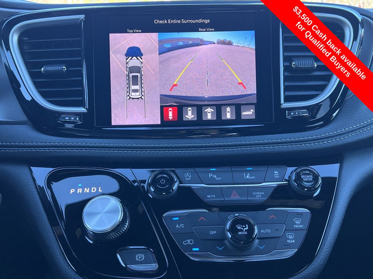 2026 Chrysler Pacifica photo 2