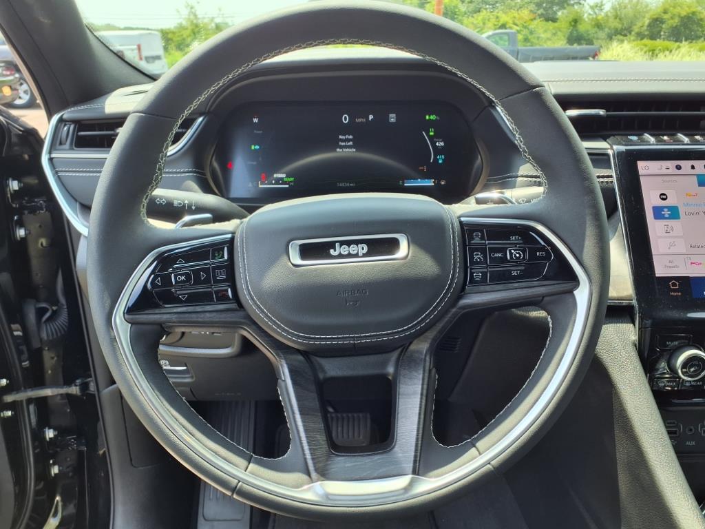 2022 Jeep Grand Cherokee Overland 4xe photo 24