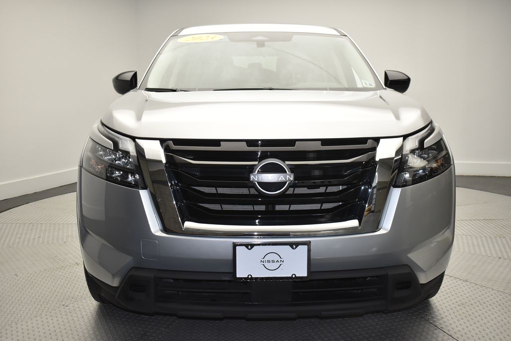 2023 Nissan Pathfinder S photo 2