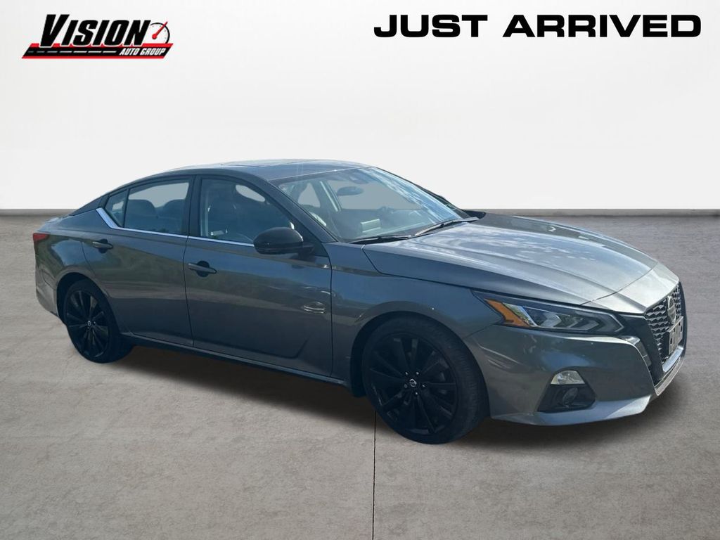2022 Nissan Altima 2.5 SR photo 3