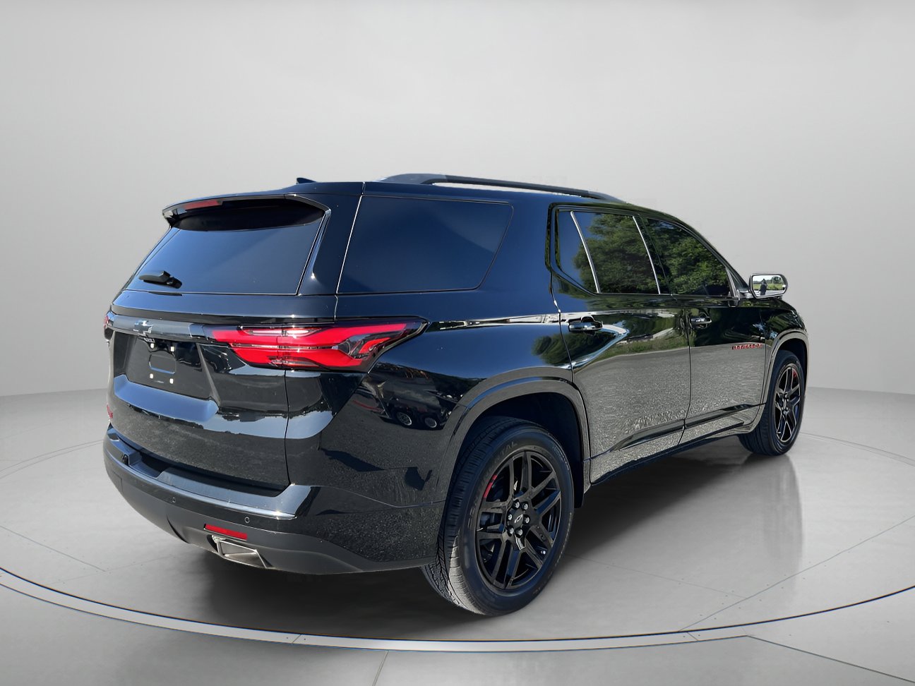 2022 Chevrolet Traverse Premier photo 2