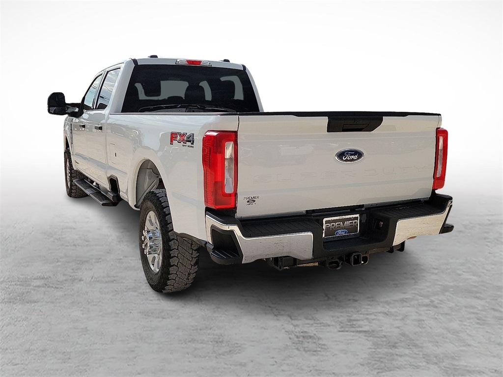 2023 Ford F-350 XLT photo 8